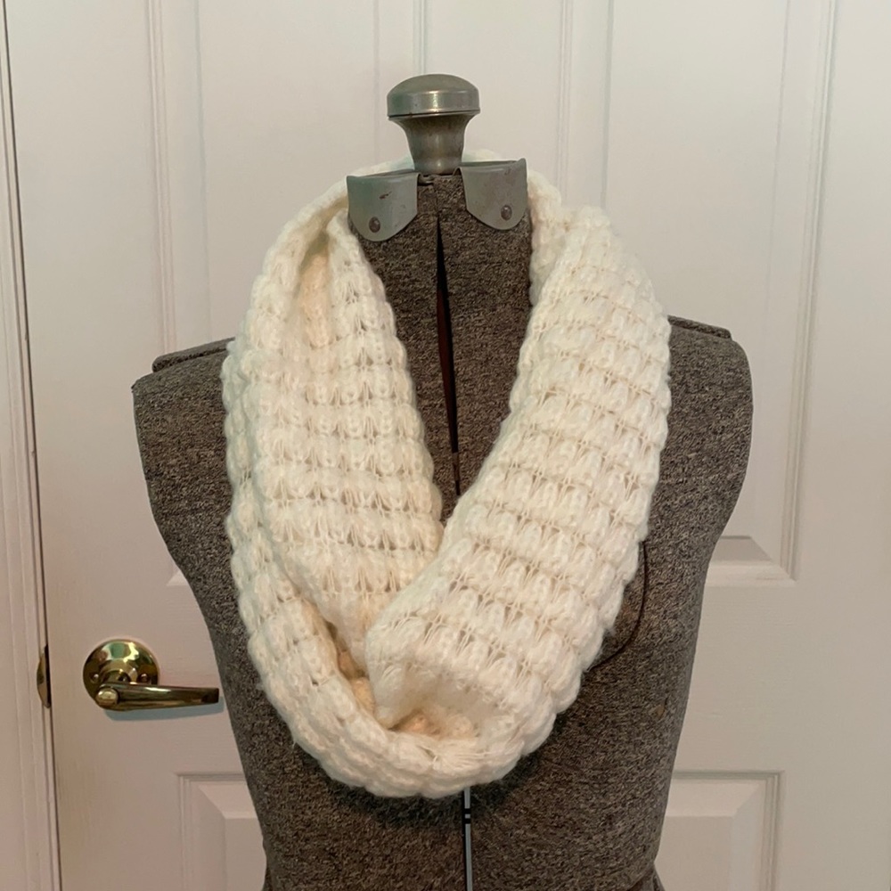 Aeropostale White Knit Infinity Scarf